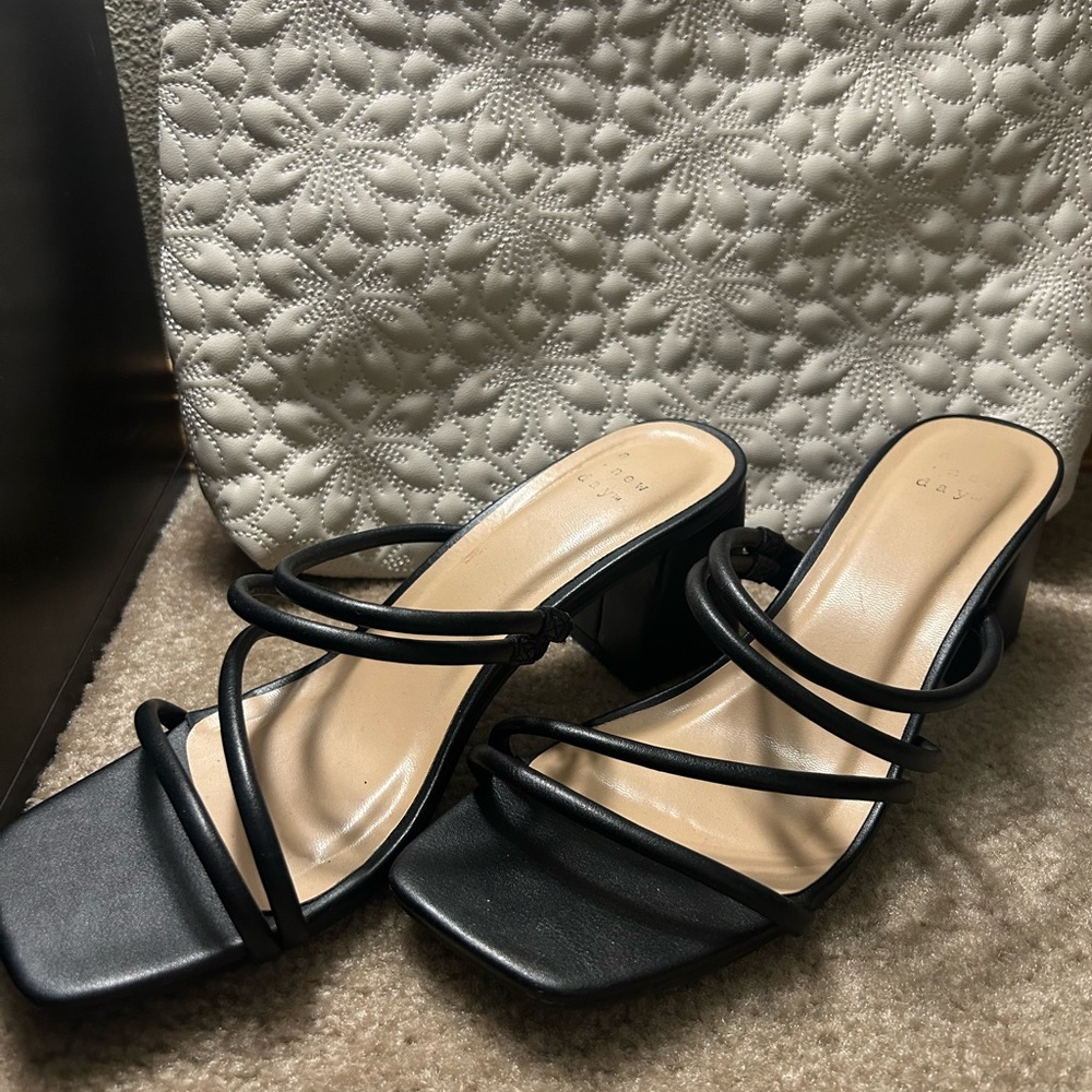 Trendy Black Strappy Women's Heels